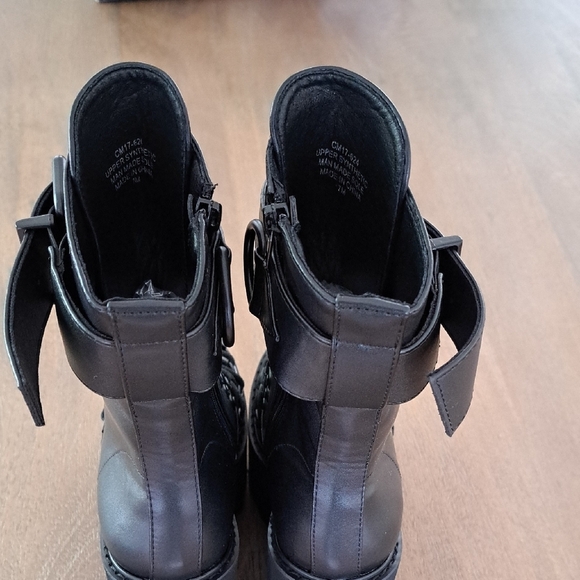 Dolls Kill Current Mood Traitor Boots - Color: Black - Size: 7 - Picture 7 of 11